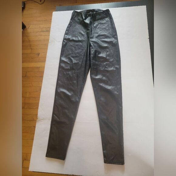 Pretty Little Thing black faux leather Leggings Pants High Rise Size 4 - Picture 1 of 6